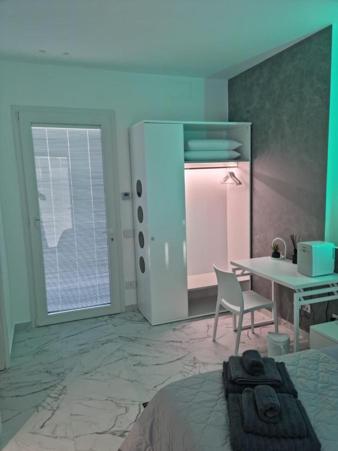 Lci Deluxe Rooms San Cataldo  Bagian luar foto