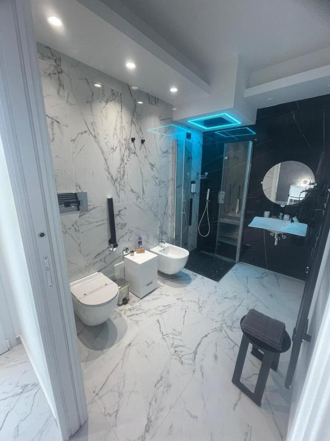 Lci Deluxe Rooms San Cataldo  Bagian luar foto